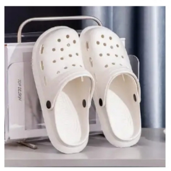 Women's Classic Clogs White Size 6.5 37 - Picture 1 of 2